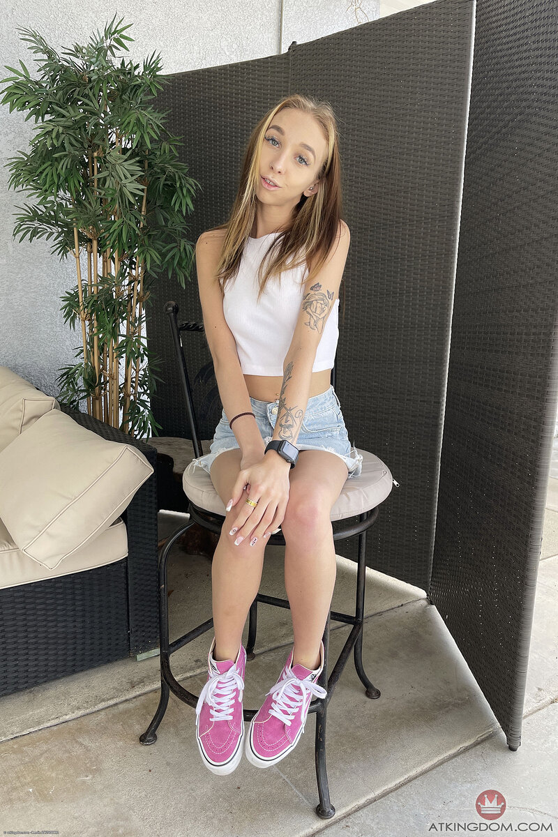 Альбина, 22